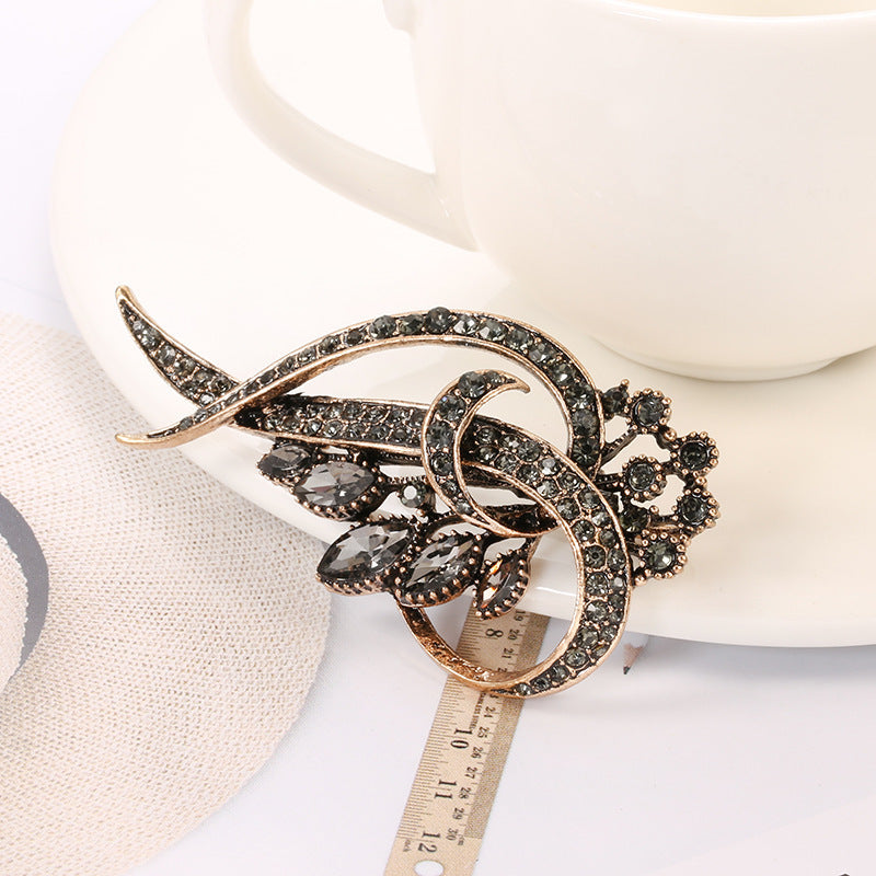 Fashion Personality Lady's Flower Zircon Brooch