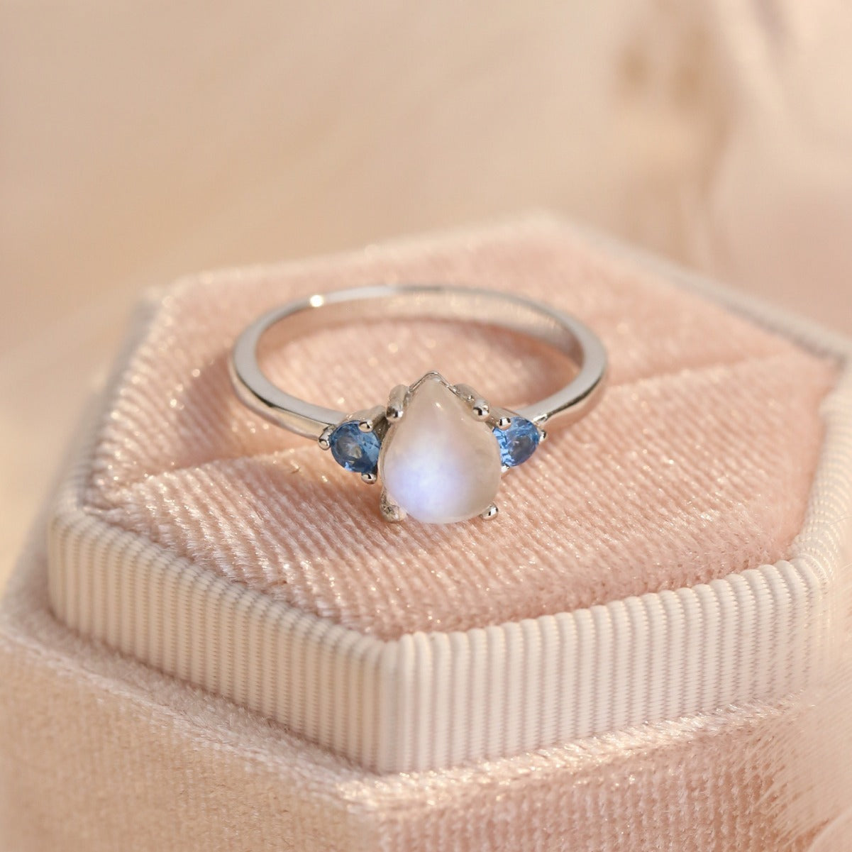 Women's Stylish Simple And Versatile Moonstone Ring