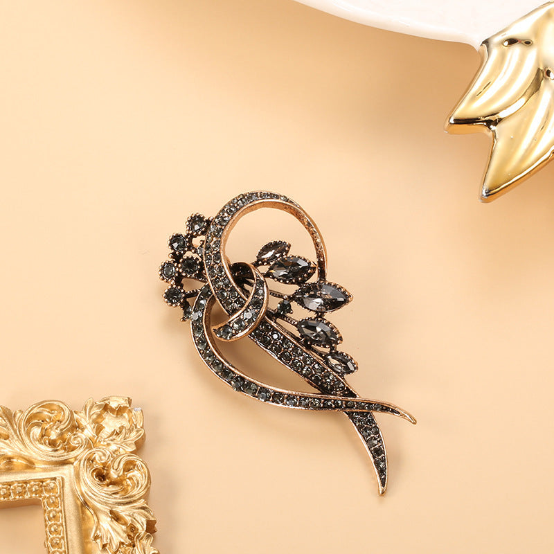 Fashion Personality Lady's Flower Zircon Brooch